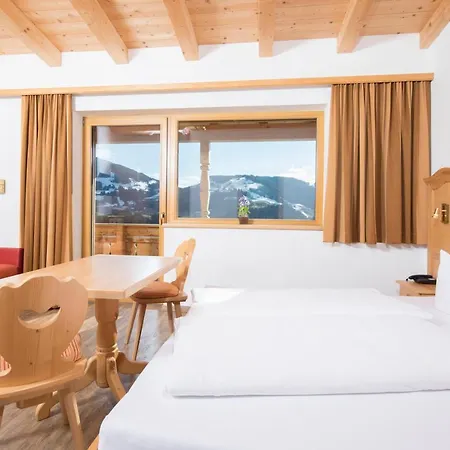Inn Hotel & Alpengasthof Pinzgerhof 3*