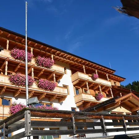 & Alpengasthof Pinzgerhof 宾馆 里斯奥尔巴赫塔