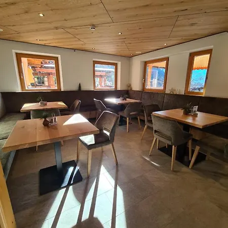 Värdshus Hotel & Alpengasthof Pinzgerhof