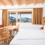 بيت ريفي & Alpengasthof Pinzgerhof 3*