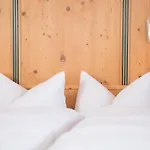 & Alpengasthof Pinzgerhof بيت ريفي ريث ام الباختال
