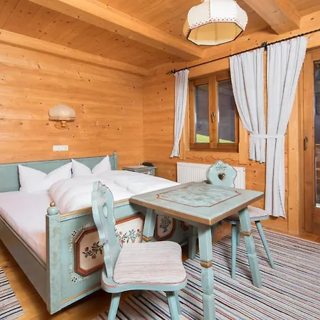 & Alpengasthof Pinzgerhof イン ライト・イム・アルプバッハタール