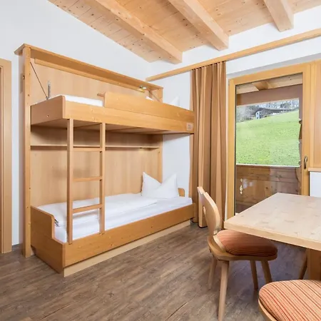 & Alpengasthof Pinzgerhof イン ライト・イム・アルプバッハタール