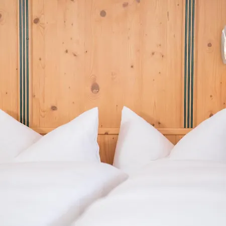 & Alpengasthof Pinzgerhof イン ライト・イム・アルプバッハタール