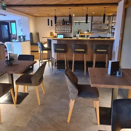 イン & Alpengasthof Pinzgerhof ライト・イム・アルプバッハタール