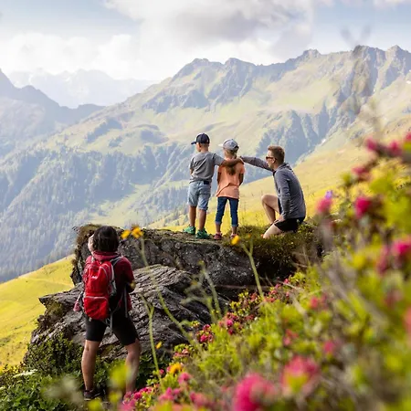& Alpengasthof Pinzgerhof بيت ريفي